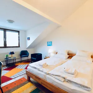 Charming Attic Near Messe And Center Apartamento Viena